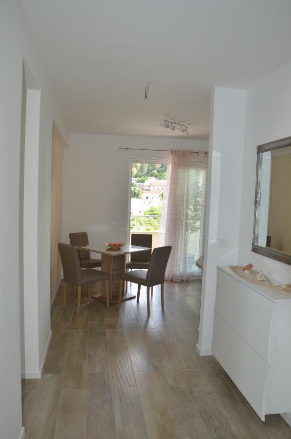 Apartments Lozina Drvenik  Kültér fotó